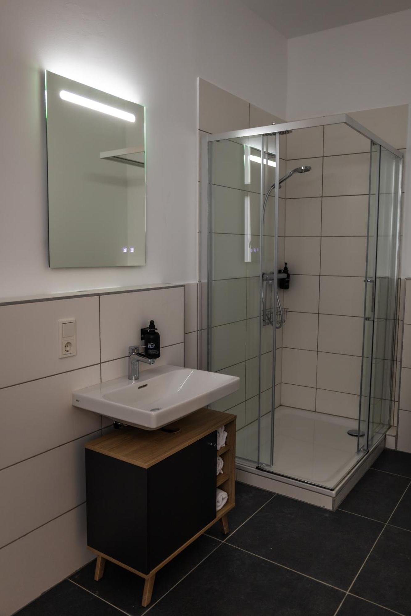 Hln Apartments Am Bahnhof 萨尔布吕肯 外观 照片