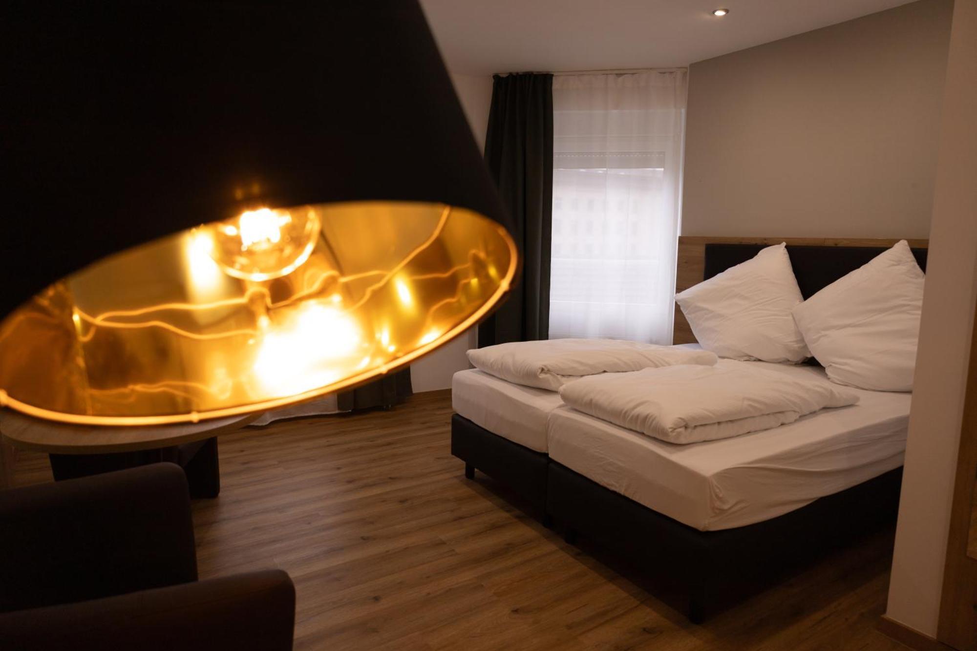 Hln Apartments Am Bahnhof 萨尔布吕肯 外观 照片