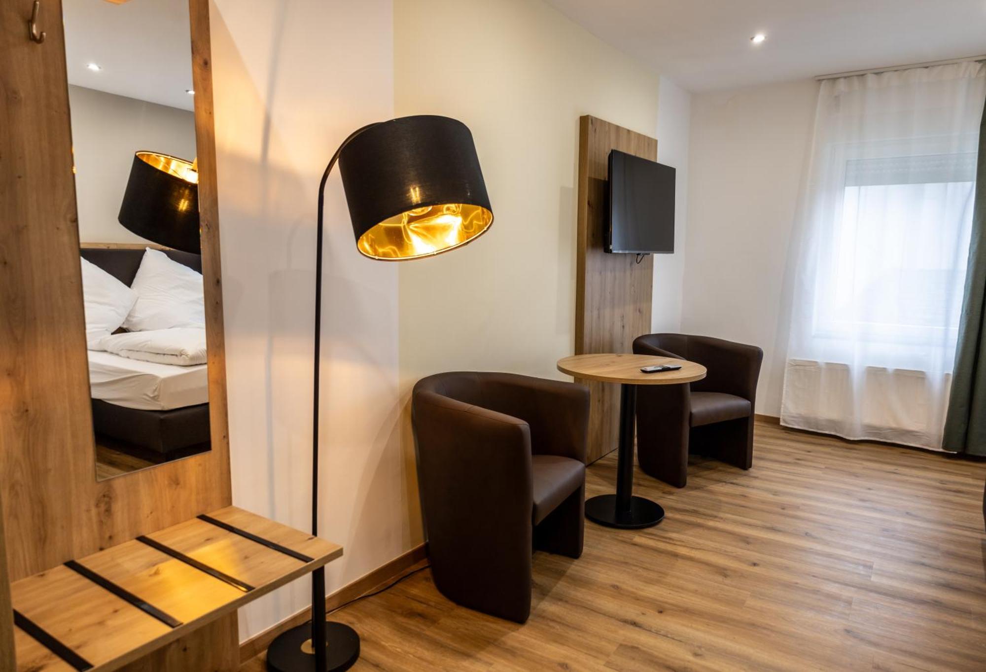 Hln Apartments Am Bahnhof 萨尔布吕肯 外观 照片
