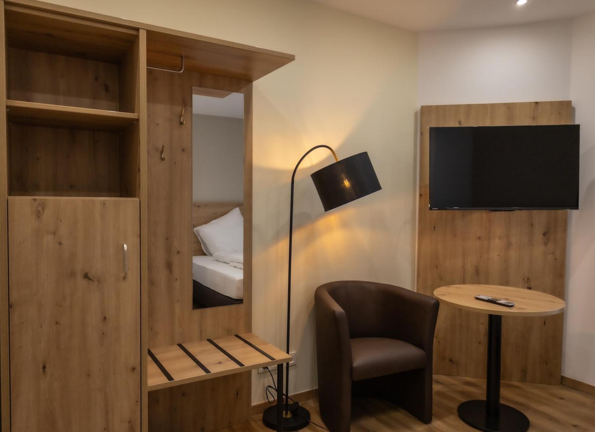 Hln Apartments Am Bahnhof 萨尔布吕肯 外观 照片